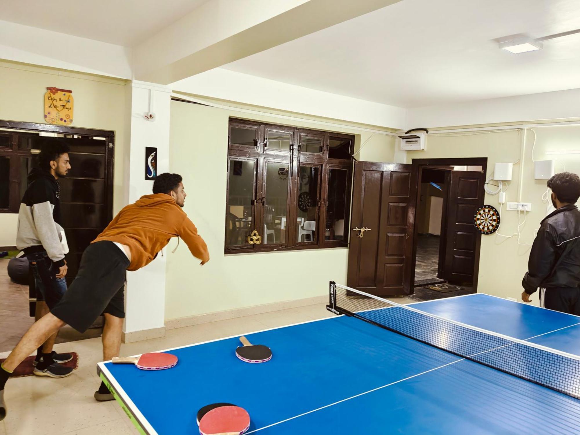 Xtsy Travellers Hostel Shillong Exterior photo