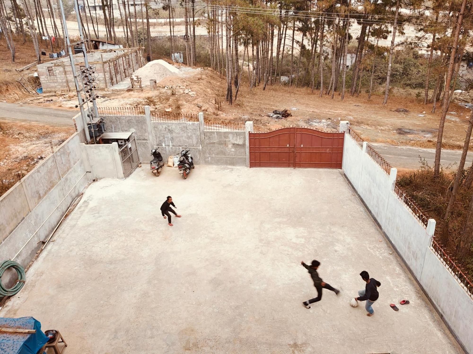 Xtsy Travellers Hostel Shillong Exterior photo