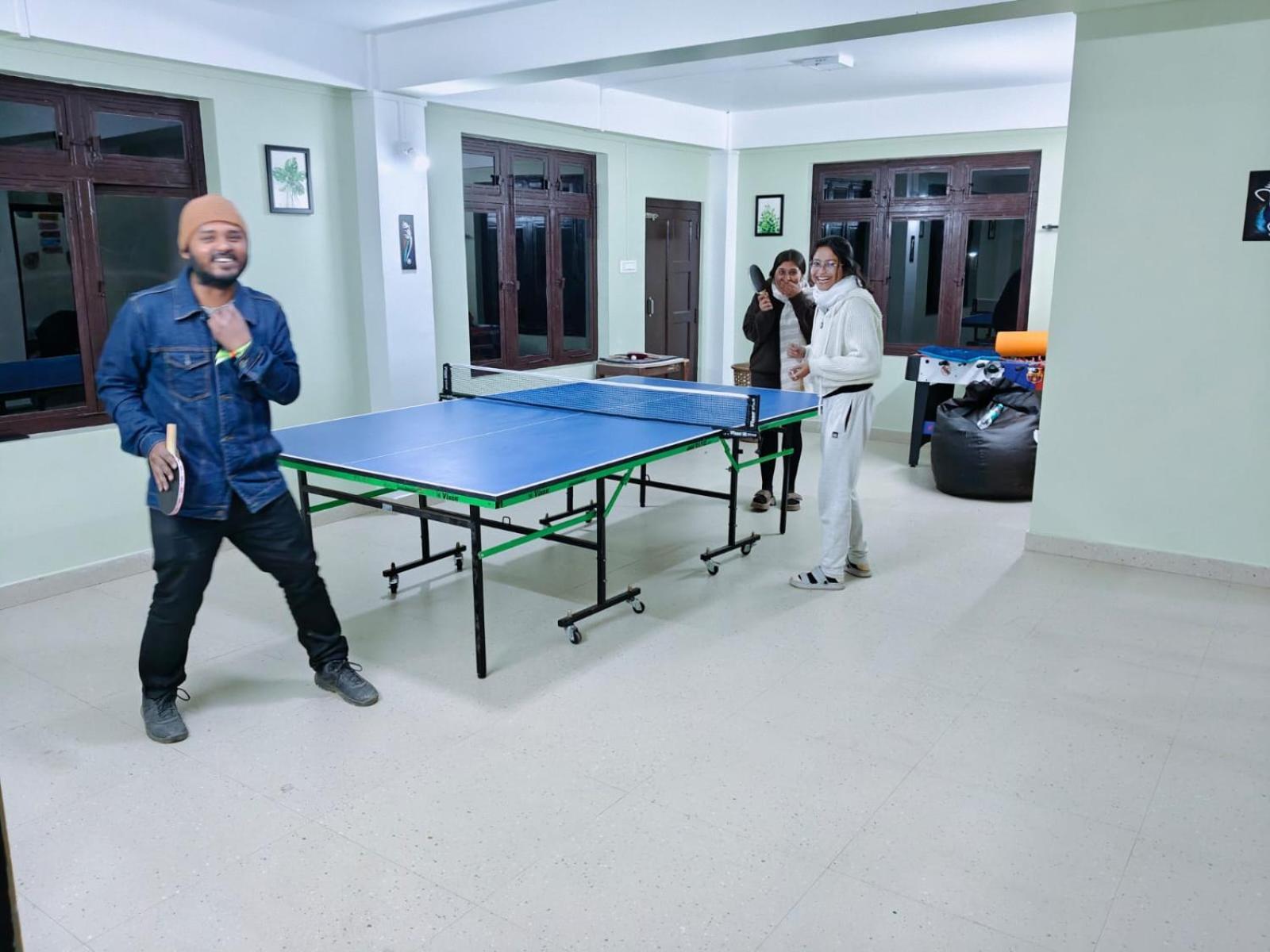 Xtsy Travellers Hostel Shillong Exterior photo