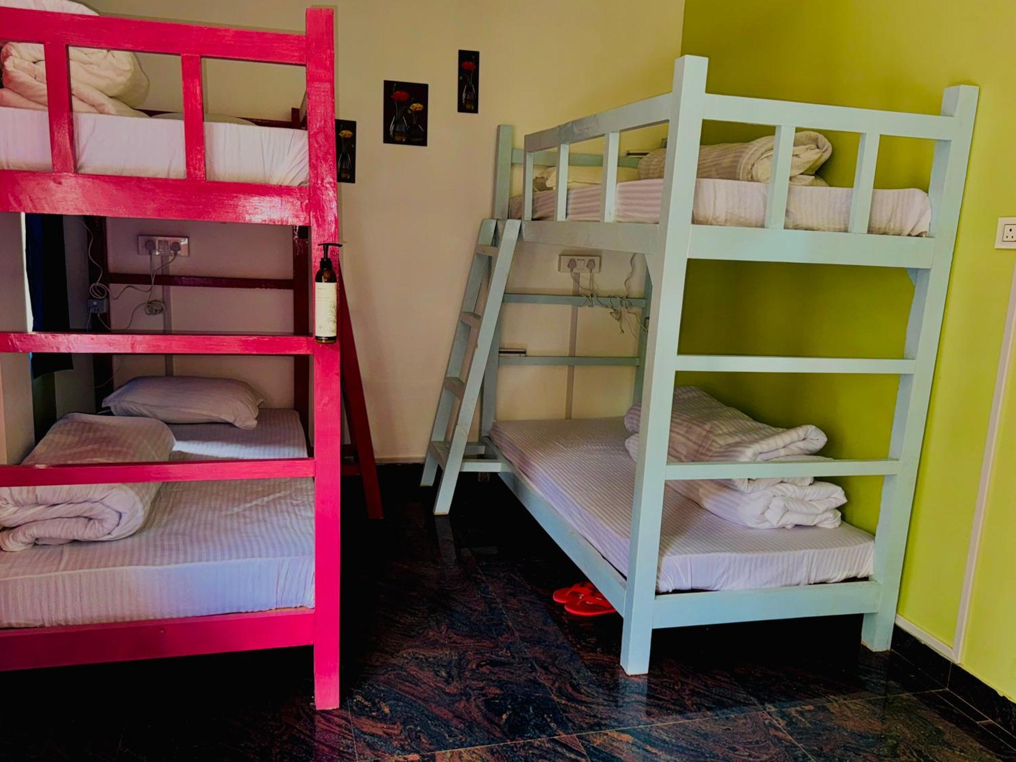Xtsy Travellers Hostel Shillong Exterior photo