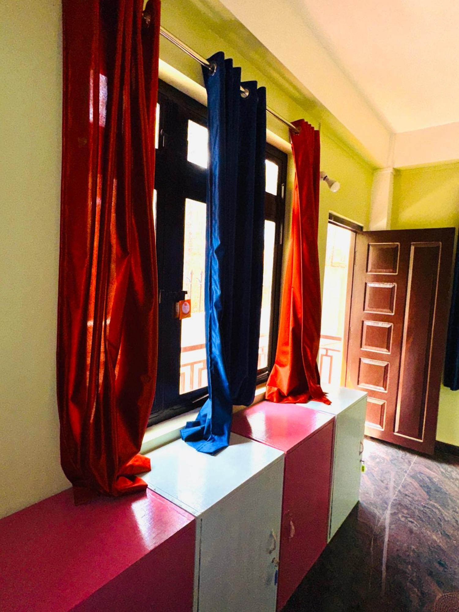 Xtsy Travellers Hostel Shillong Exterior photo