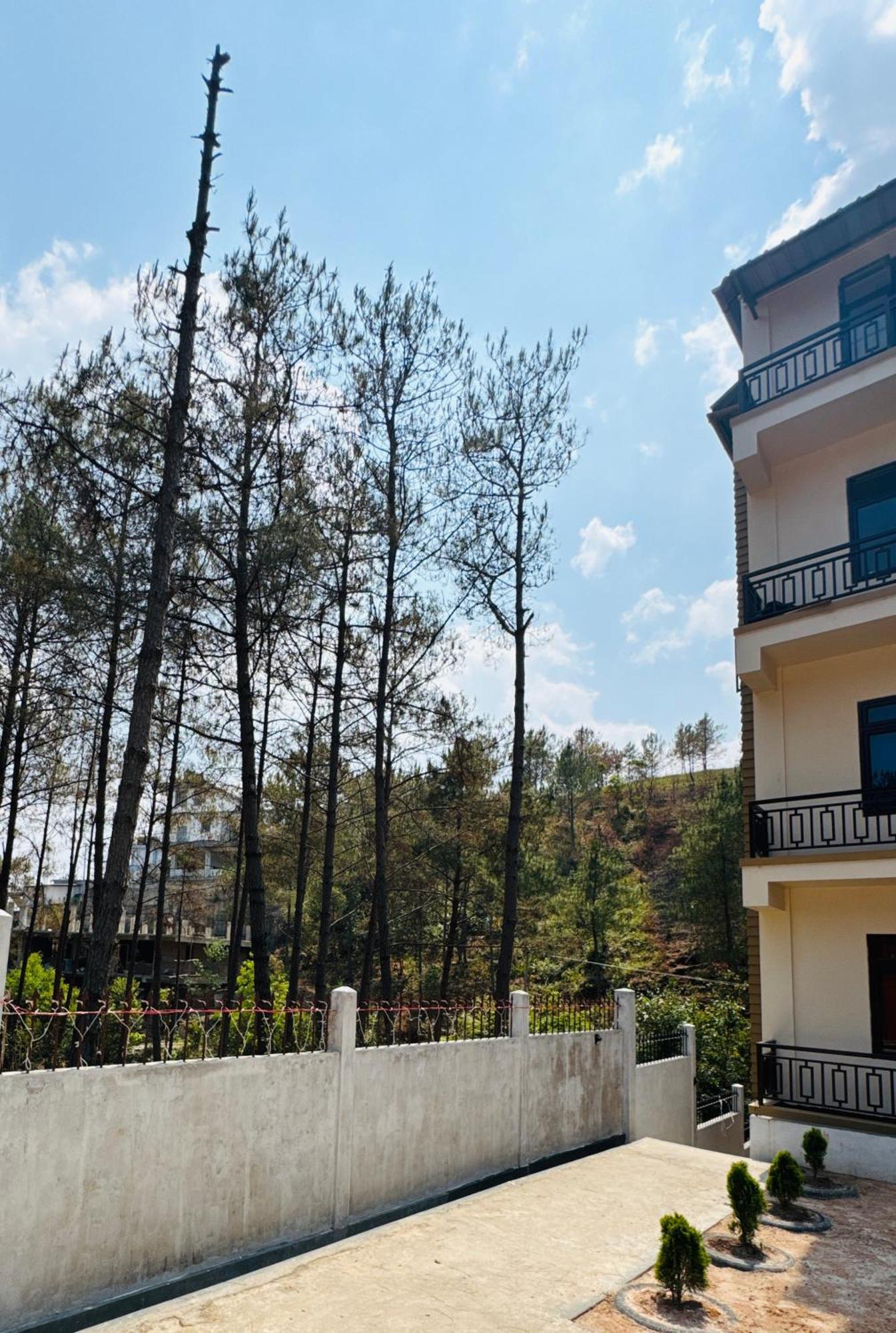 Xtsy Travellers Hostel Shillong Exterior photo