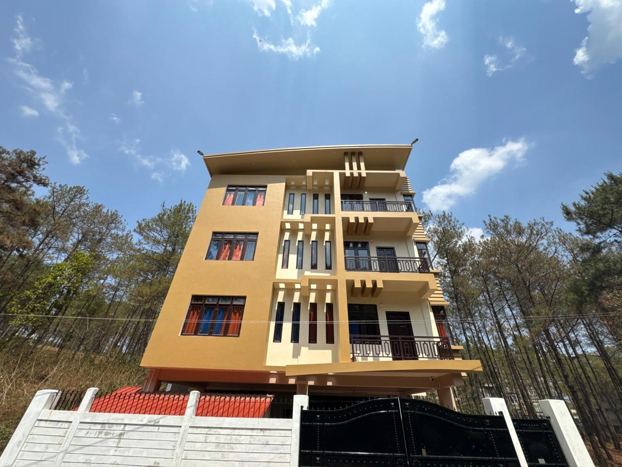 Xtsy Travellers Hostel Shillong Exterior photo
