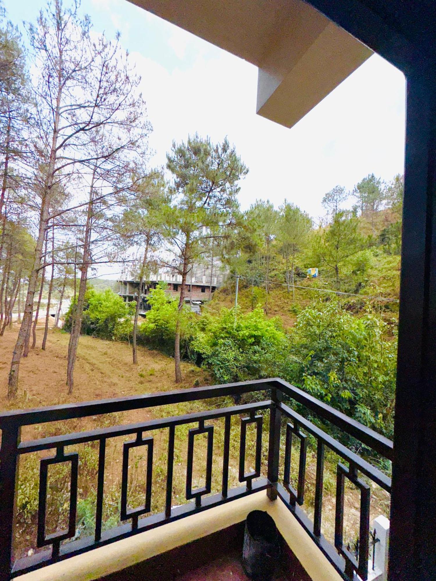 Xtsy Travellers Hostel Shillong Exterior photo