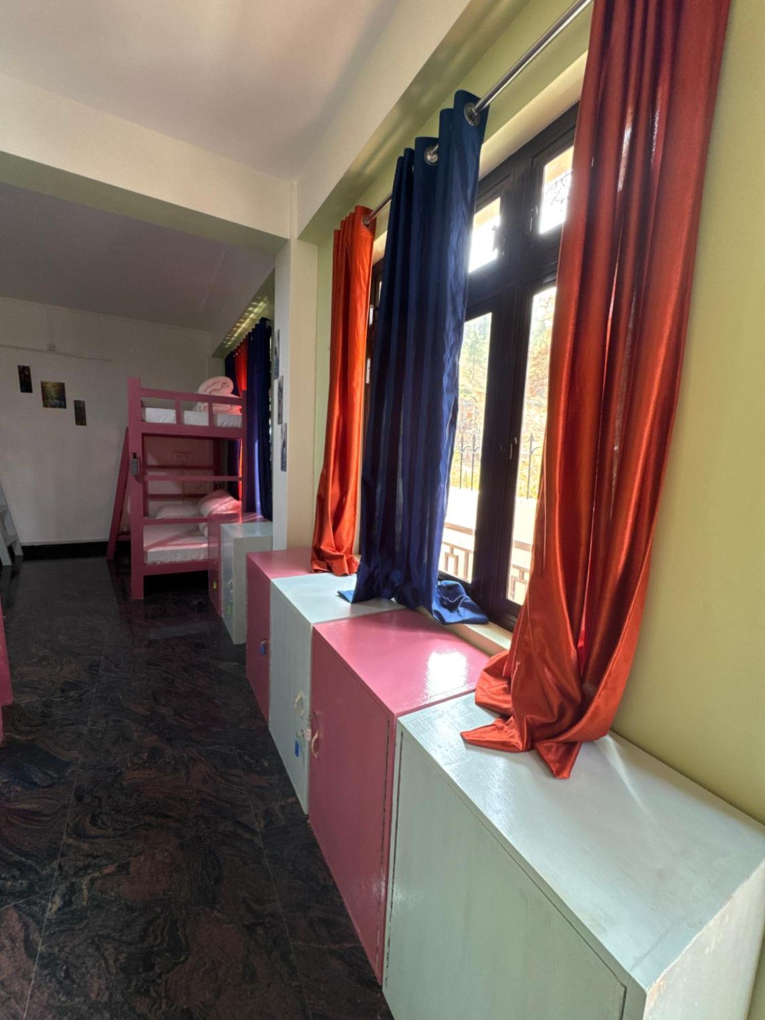 Xtsy Travellers Hostel Shillong Exterior photo