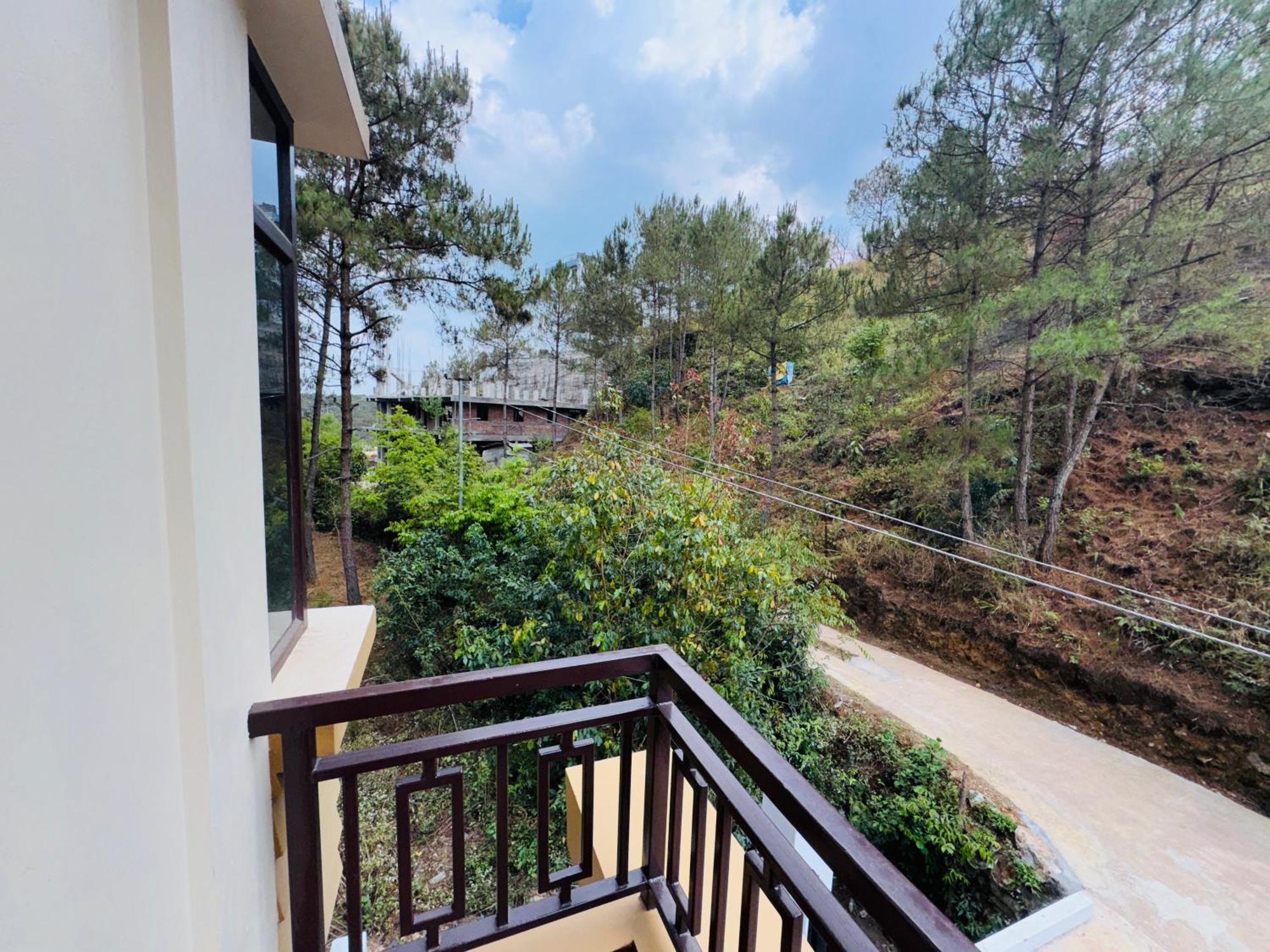 Xtsy Travellers Hostel Shillong Exterior photo