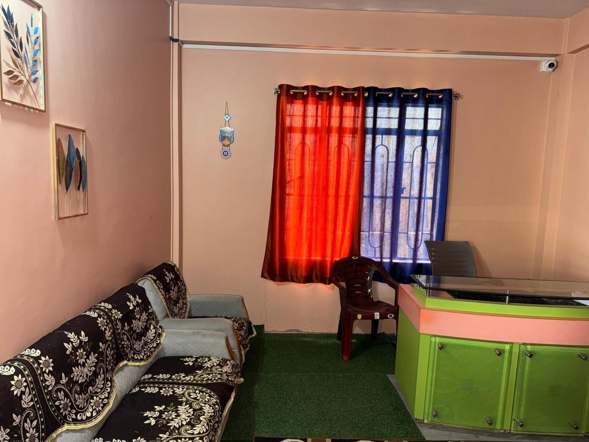 Xtsy Travellers Hostel Shillong Exterior photo