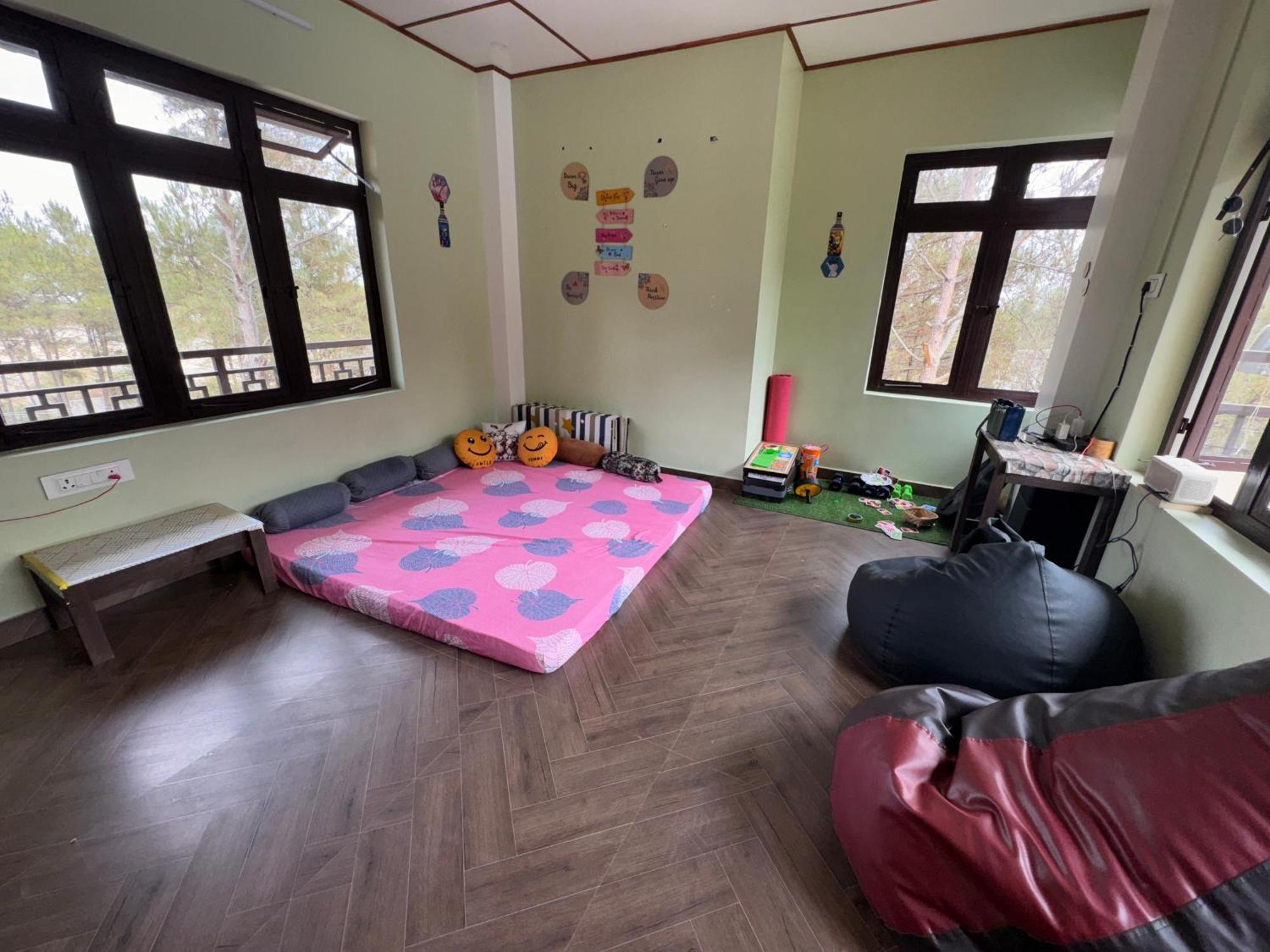 Xtsy Travellers Hostel Shillong Exterior photo